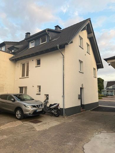 Edificio residencial y comercial en una ubicación céntrica de Lohmar – Rückansicht