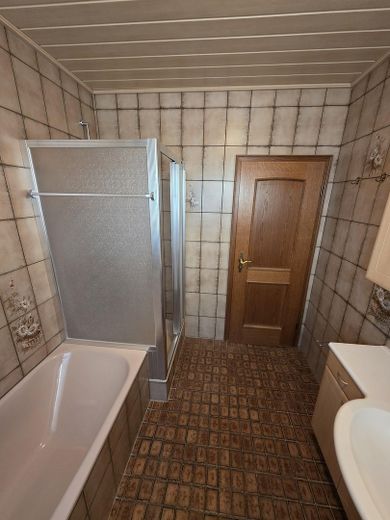 1. Bad 1.Etage Wanne/Dusche 2
