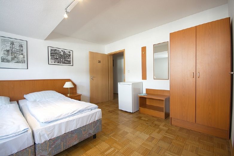 Furnished room with private bathroom, Internet via W-LAN, in an attractive part of town – 715c0d9f8fa7f1293b981e56f12d697187661be5.jpg