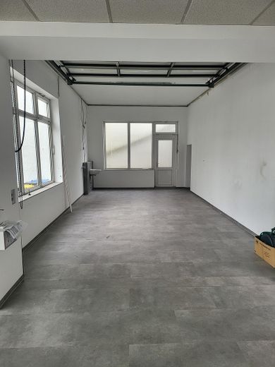 2 Einmalige Ladenlokale in stark frequentierter Lage mit ca. 280 m2 und 103 m2 Gewerbefläche – 1. Raum