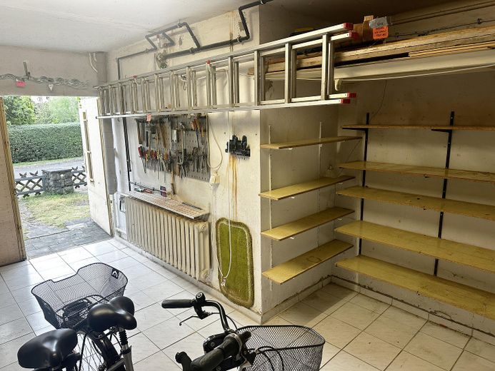 Provisionsfrei, EINFAMILIENHAUS MIT GARTEN in begehrter Wohngegend Dessau-Ziebigk – Garage
