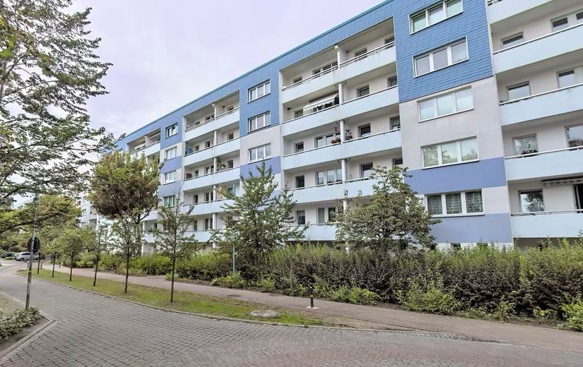 Erstbezug nach Sanierung: 4-Raum-Wohnung mit Einbauküche, Balkon & Autostellplatz – Außenansicht