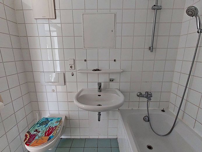 ** Appartamento con 2 locali al piano terra con terrazza soleggiata a Lipsia ** – Ansicht II: Bad
