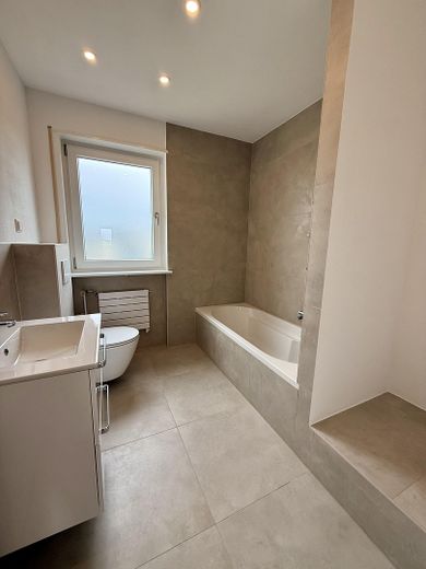 Hochwertig renovierte 3-Zimmer-Eigentumswohnung mit Loggia & Balkon – Erstbezug nach Renovierung – Foto 12