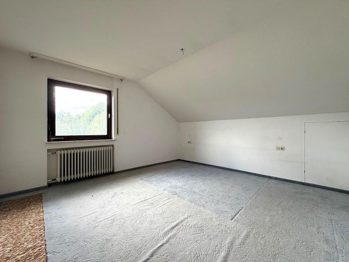 Tolles Zweifamilienhaus * in Loßburg-Betzweiler – Zimmer / OG