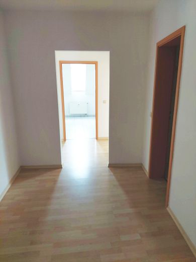 2 Zimmer WE im 3. OG - hell, gut geschnitten Top-Zustand – Diele
