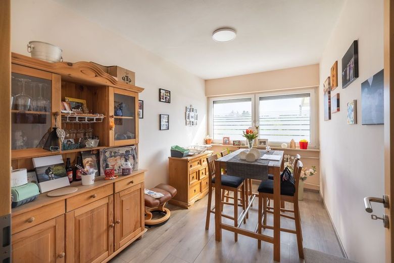 Doppelhaushälfte in Höhr-Grenzhausen - mit großer überdachter Terrasse, Garten und Garage – Esszimmer
