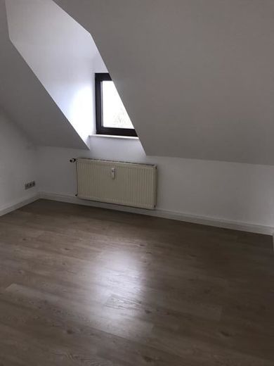 Einbauküche! Günstige DG 3-Zimmer mit Laminat und Wanne in guter Lage! – IMG_3617