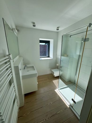 Designer Loft incl. Balcony & Terrace in a Listed Complex, Private Sale – Gäste- oder Kinderbad