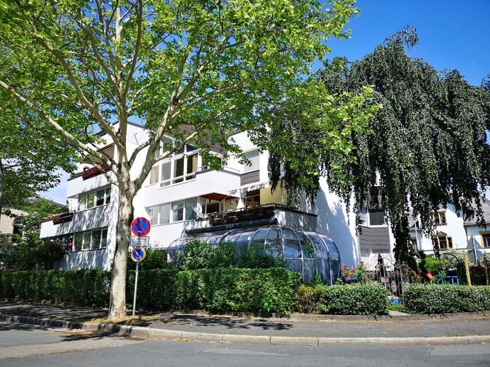 Recent gerenoveerde 2-kamer souterrainwoning direct naast de S-Bahn. Ideaal voor forenzen – Süd-Ost-Ansicht