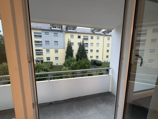 Luminoso appartamento di 3 locali con cucina e bagno a Oberhaunstadt – Blick auf Südbalkon