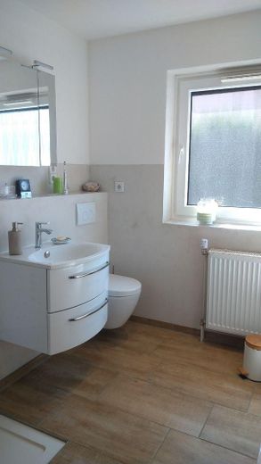 Bad EG mit Wanne & Dusche