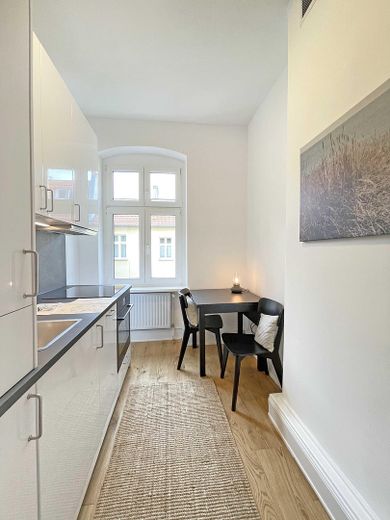 Eerste bewoning na een grondige renovatie – Lichte woning in een oud gebouw in de Samariterkiez | Zonder makelaarskosten – Küche