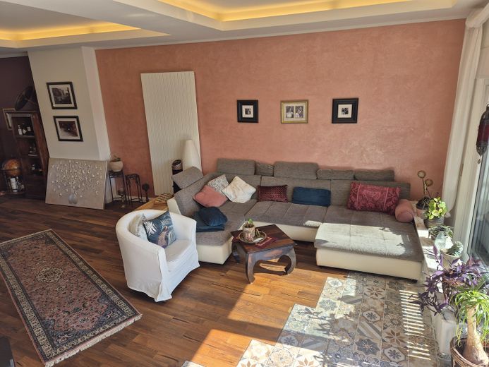 Ruim woonjuweel met onbelemmerd panoramisch uitzicht op de Moezel op een toplocatie – Wohnzimmer