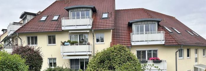 ¡Piso de 2 habitaciones con balcón y plaza de aparcamiento en una zona tranquila! ¡Zwickau-Cainsdorf! Disponible a partir del 1.10.26