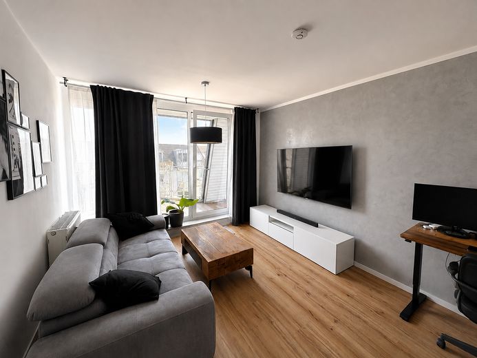 APPARTAMENTO DI 2 LOCALI SENZA PROVVIGIONE CON AMPIO BALCONE IN POSIZIONE CENTRALE – Wohnzimmer