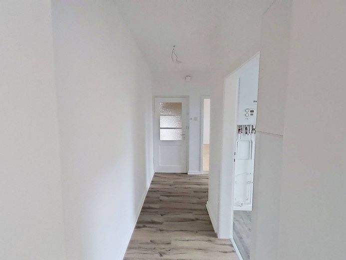 Hübsche 2-Zimmer-Wohnung mit Tageslichtbad in Bielefeld-Mitte – Flur
