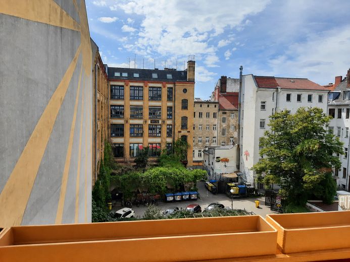 ERSTBEZUG: 2 Zimmer Wohnung im Bergmannkiez – mit zwei Balkonen – Ausblick auf den Mehringhof