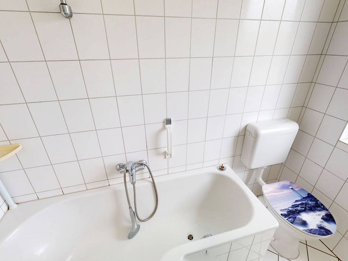 Helle 2-Zimmer-Wohnung mit EBK in ruhiger Wohnlage – Ansicht I: Bad
