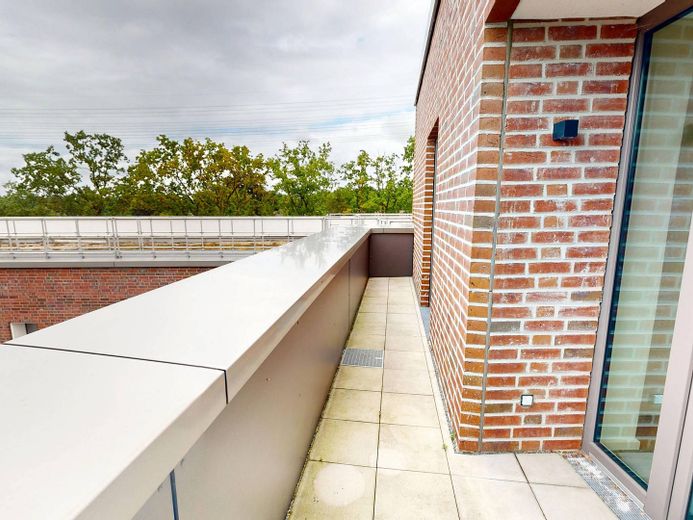 Wohntraum in Rissen: 3-Zimmer-Dachgeschosswohnung mit 2 Dachterrassen, eigenem Lift, EBK uvm. – Ansicht I: Dachterrasse II