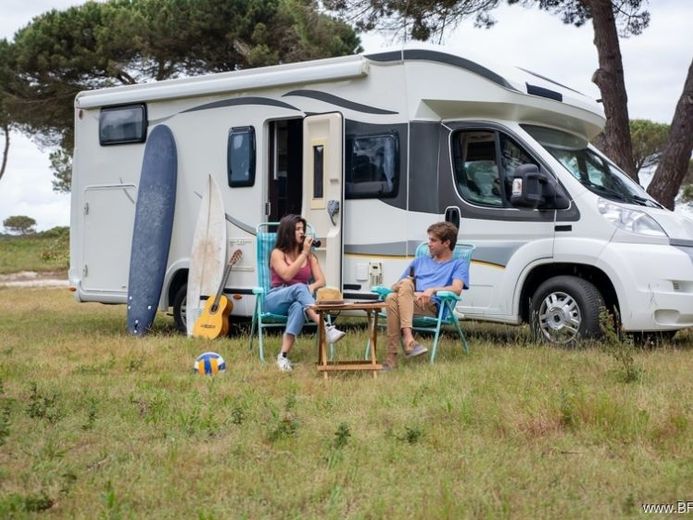 Campingplatz, mehr als 120 Stp., ertragreich, Vollexistenz, Lage an Fluß in Landschaftsschutzgebiet – फोटो 1