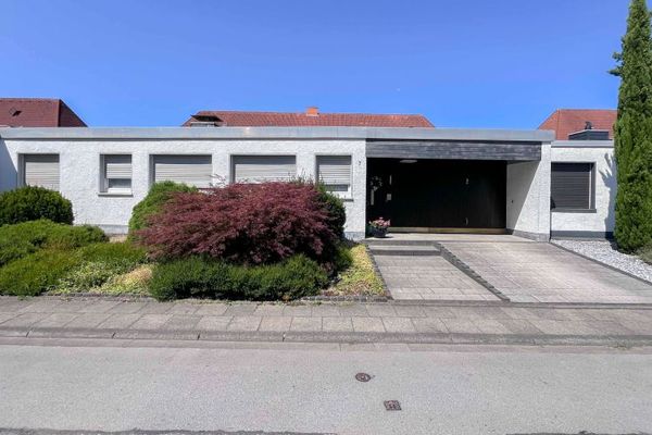 Bakımlı, engelsiz bungalov; bahçeli ve garajlı