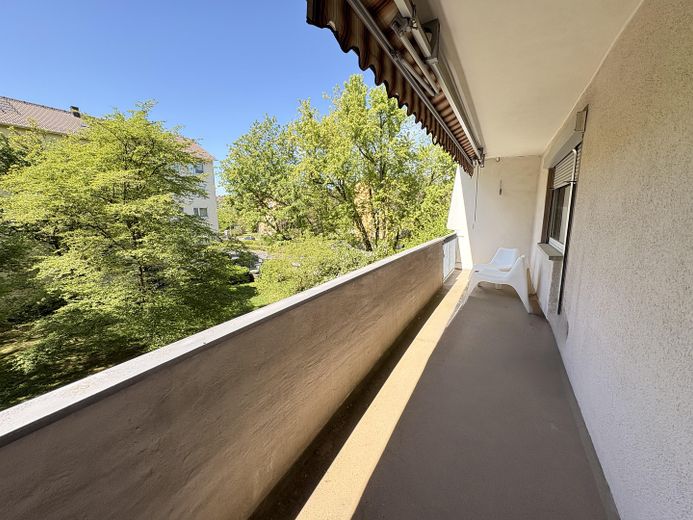 Renditestarke 3 Zimmer-Wohnung mit Balkon in einer sehr guten Lage zu verkaufen – Balkon