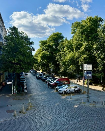 Provisionsfrei: 89m² Altbau am Helmholzplatz, Balkon, bezugsfrei – Blick