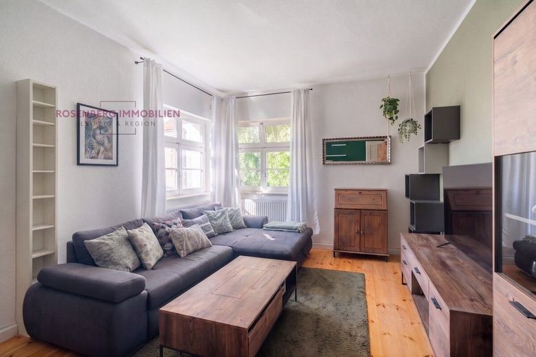 Denkmalgeschützte 4-Zimmer-Wohnung in gefragter Lage – Immobilie in Leipzig zu verkaufen_4 Raumwohnung_Rosenberg Immobilien Leipzig_Wohnzimmer