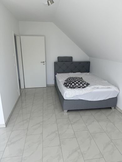 Wohlfühlpaket: Modernes, zentral gelegenes und ruhiges Einfamilienhaus! – Kind II