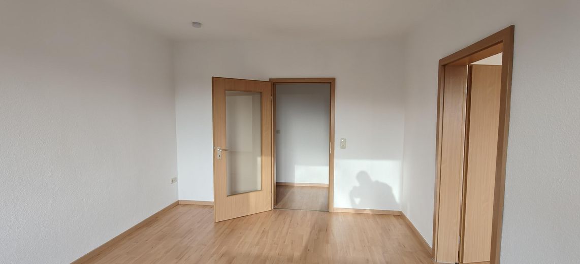 2-Raum-Wohnung in Röderau (Erstbezug nach umfassender Renovierung) – Wohnzimmer