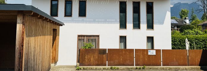 Modernes Mittelhaus mit Gartenanteil in familienfreundlicher Lage von Brannenburg