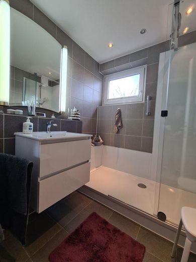 3 Zimmer plus separatem Büroraum - Naturschutzgebiet plus 1A Infrastruktur – Duschbad mit Fenster