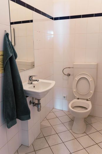 Praxis Dietzgenstr. 93 – Toilette Patienten