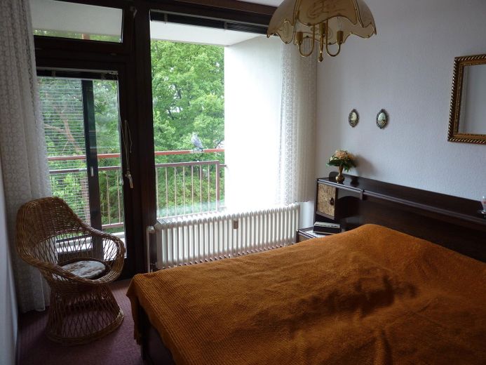 Schlafzimmer 1 zum Balkon