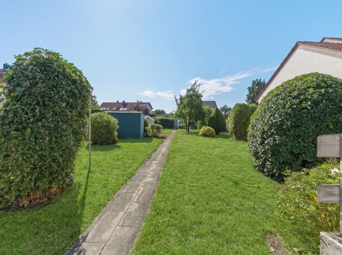 Familienhaus mit großem Garten und Potenzial – Garten