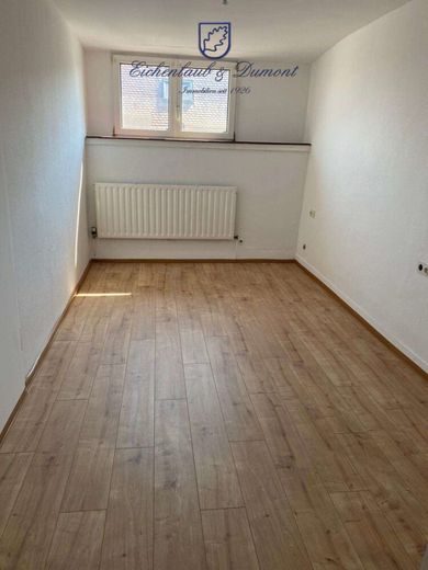 Vermietetes Wohn- und Geschäftshaus mit 10 Einheiten, Top-Rendite in guter Lage – WHG 9 DG