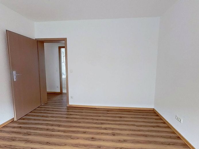 Ihr neues Wohlfühlzuhause in Rendsburg: Geräumige 3-Zimmer-Wohnung mit EBK und BALKON – Ansicht II: Schlafzimmer I