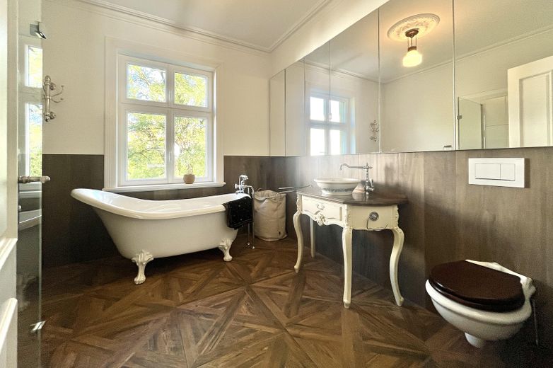 Jugendstil-Villa mit Zukunft und Geschichte - 380qm - Effizienzklasse A+ / provisionsfrei – Badezimmer