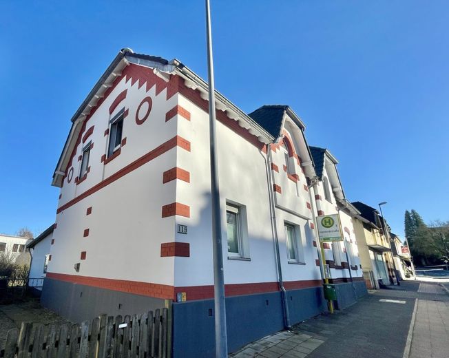 ein neues Zuhause - auch für große Familien - zum fairen Preis – Hausseitenansicht