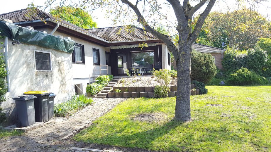Ideal für Pferdehaltung - Einfamilienhaus, Baugrundstück, Stall und Hausweide / Resthof – Ansicht West