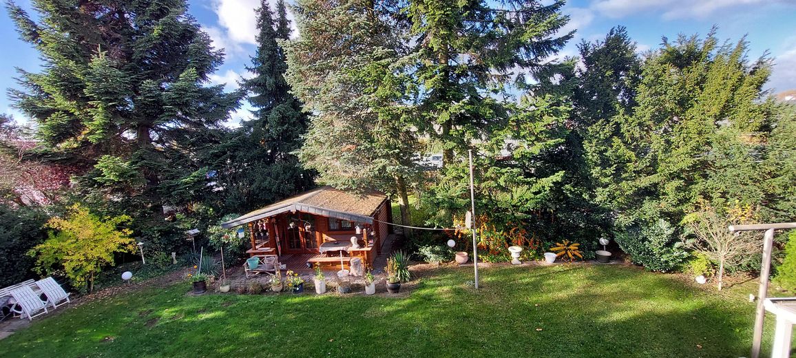 Blick ins Grüne von Balkon