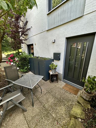Helle 2-Zimmer-Erdgeschoss-Einliegerwohnung (60m2) – ALLES inklusive ab 15. Juli frei – Eingang