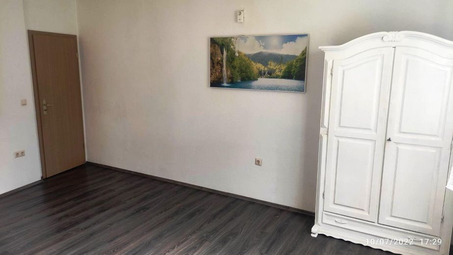 Mehrfamilienhaus, Vier Wohnungen – 60 m², insgesamt 240 m². Das Haus hat vier Etagen – Foto 10