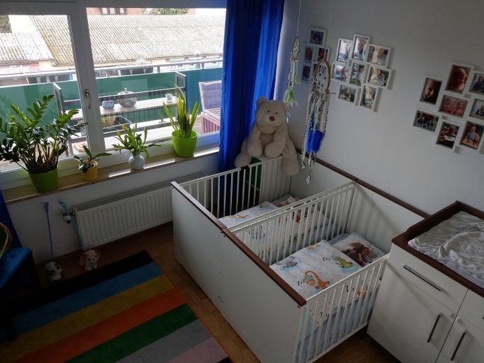 ampio appartamento con 110 mq di superficie + 80 mq di seminterrato ristrutturato – Kinderzimmer oder Büro