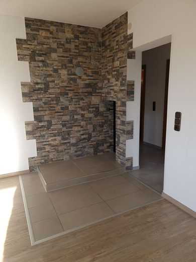 **PROVISIONSFREI** Top modern renoviertes Zweifamilienhaus in Breitengüßbach – Kaminanschluss Wohnzimmer OG