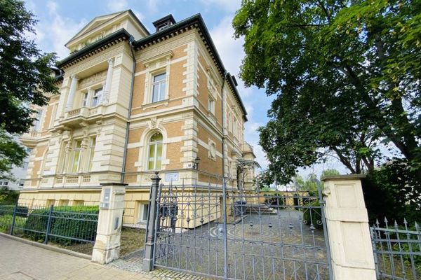 Коммерческая площадь в цокольном этаже в исторической вилле в центральном расположении в аренду