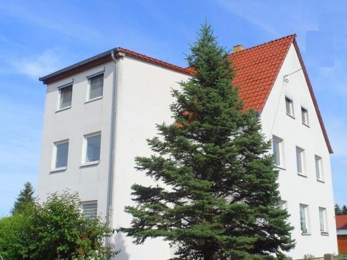 Helle 2-Zimmer-Wohnung mit Laminatboden, sep. Küche & Bad mit Badewanne – Foto 1