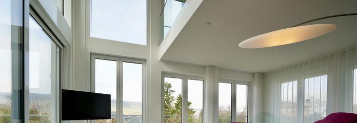 Villa Bauhaus inondata di luce – Wohnzimmer mit Germania-Blick