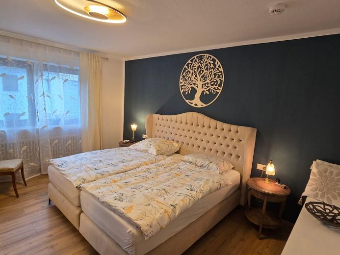 Ein Logenplatz im Grünen – großzügige 3-Zimmer-Wohnung – Schlafzimmer möbliert